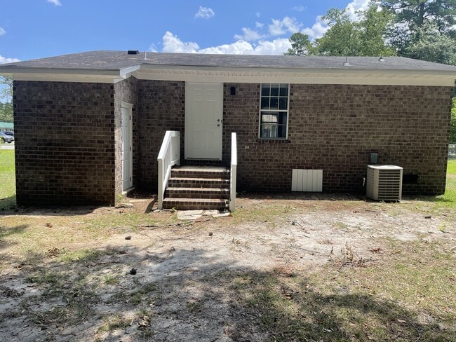 Building Photo - 2630 Lincoln Park Dr