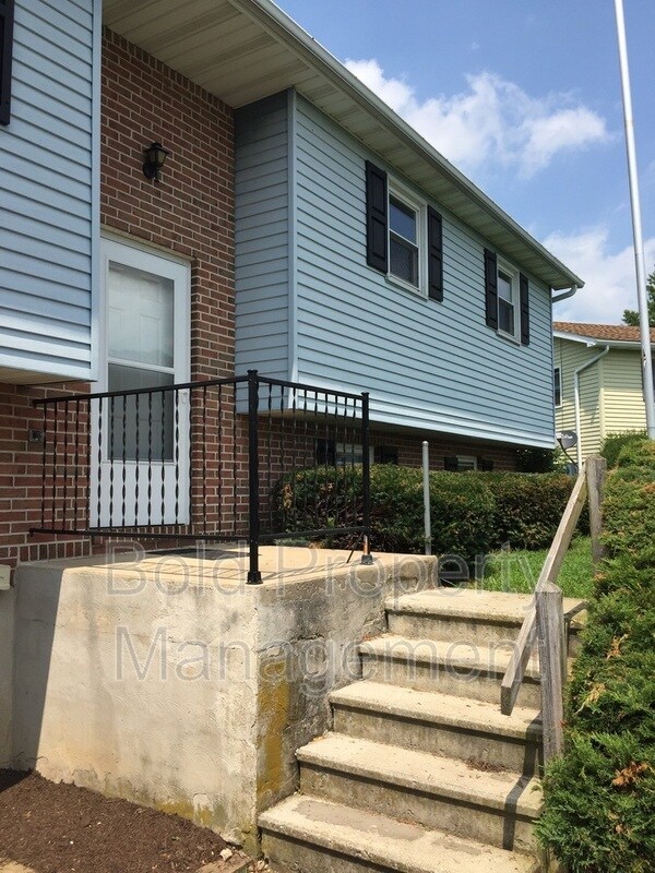 Primary Photo - 422 Good Ave