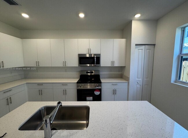 Foto del edificio - 132 SW 184th Way