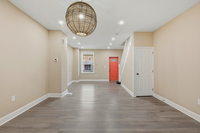 Foto del edificio - 2728 E Chase St