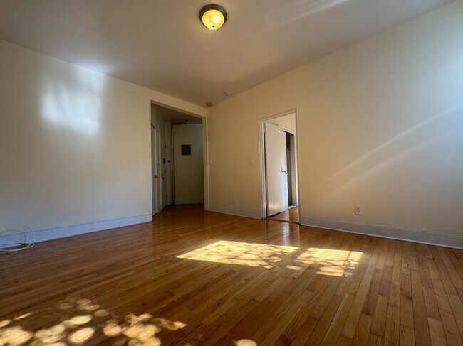 Foto del edificio - 884 Riverside Dr