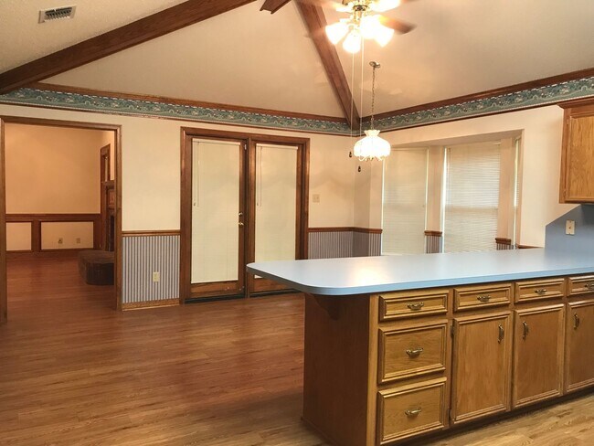Foto del edificio - Beautiful Brick Home off Williamson Way in...