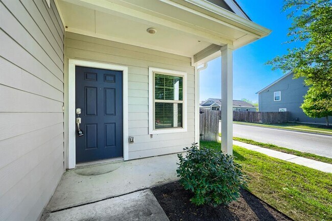 Foto del edificio - 7001 Tonka Ln