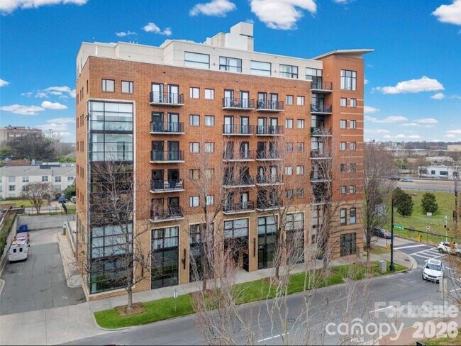 Foto del edificio - 715 N Church St