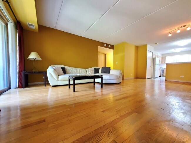 Foto del edificio - 8700 W Evelyn Ln