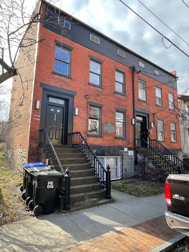 Building Photo - 226 Mill St