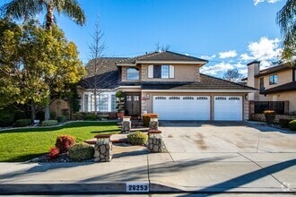Building Photo - 26253 Cresthaven Ct