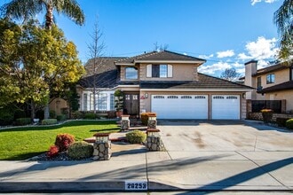 Building Photo - 26253 Cresthaven Ct
