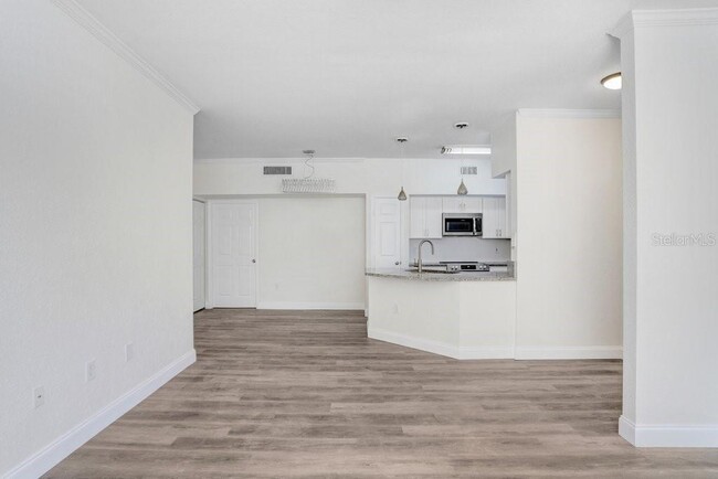 Foto del edificio - 9142 Lake Chase Island Way