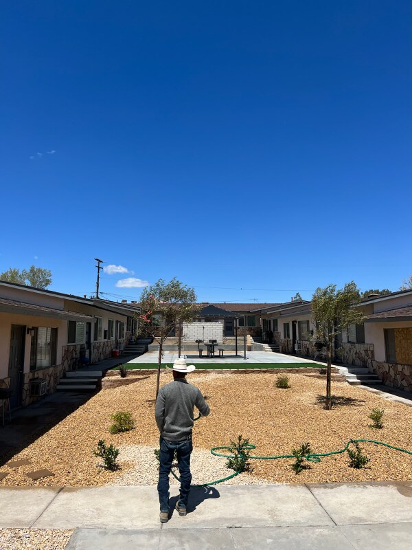 Foto del edificio - 19170 CA-18