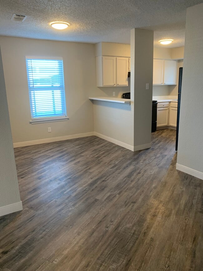 Building Photo - Saddlewood Apartments