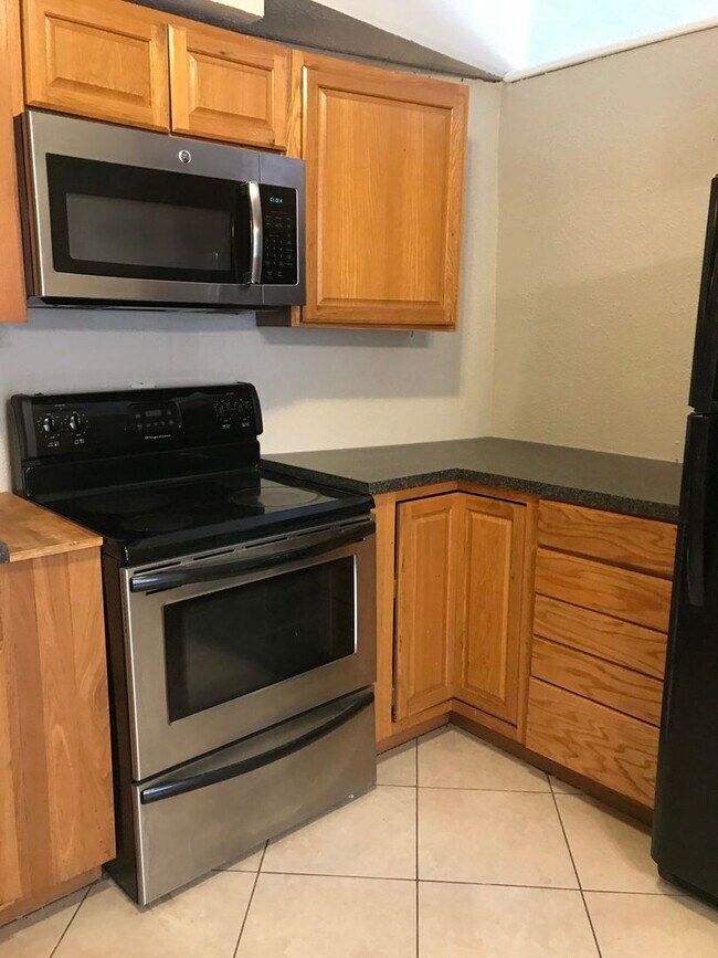 Foto del edificio - $1400 PER MONTH & $250 OFF 3RD MONTH FOR THIS 3 BEDROOM 1 BATH HOME - NEW PORT RICHEY FL