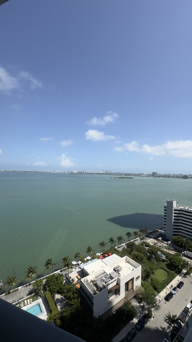 Building Photo - 1900 N Bayshore Dr