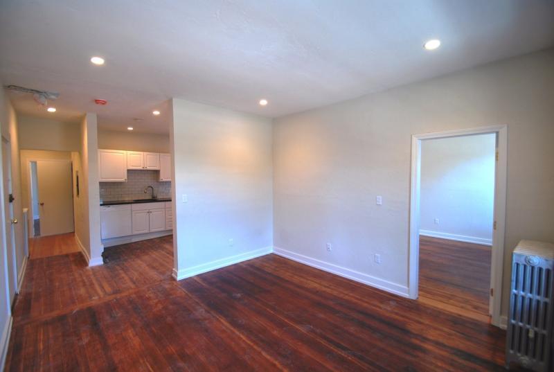 Foto principal - 620 Columbia Rd