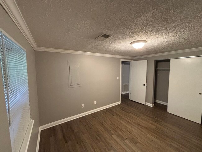 Building Photo - 575 El Paseo Pl