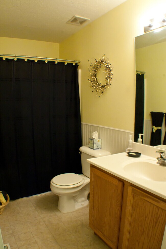 Building Photo - Charming and Spacious 3 bed 2.5 bath in Sp...