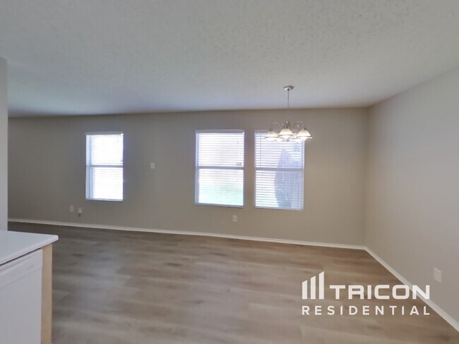 Building Photo - 537 Linacre Dr