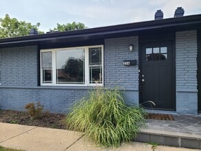 Building Photo - 256 N Slusser St