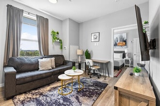 Building Photo - 95 Broadway-SI ID1240343P