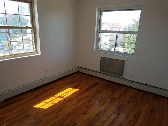 Foto del edificio - 1052 Crescent St