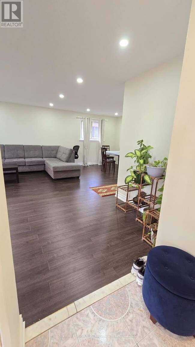 Building Photo - 22 Murchison Crescent