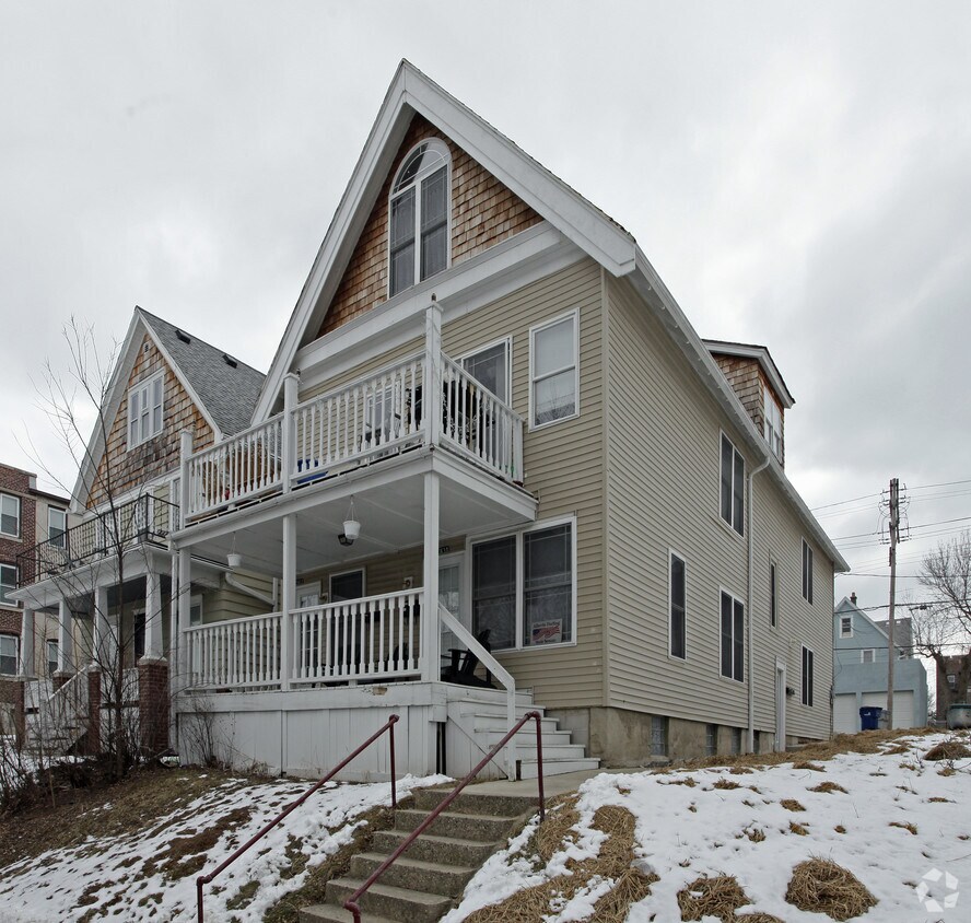 Building Photo - 2630-2632 N Bartlett Ave