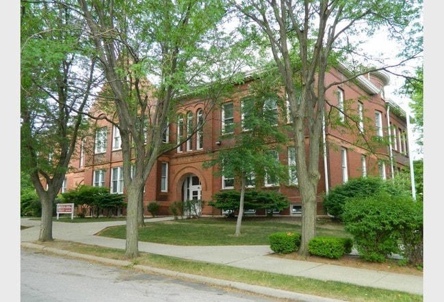 Building Photo - Lincoln School Apartments