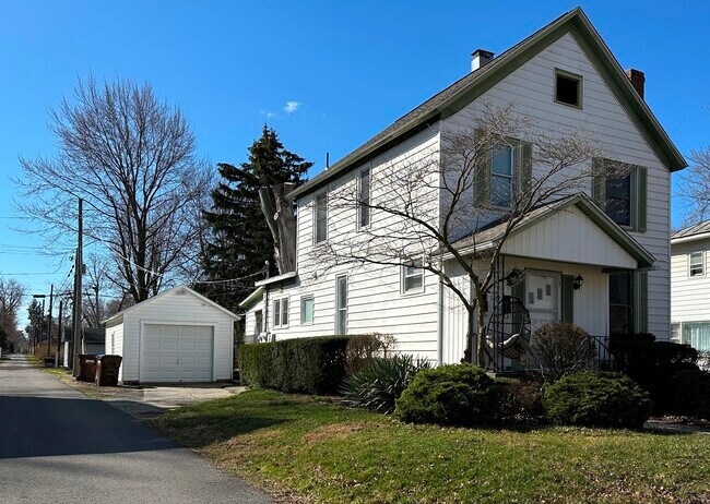 Building Photo - 415 E Lima St