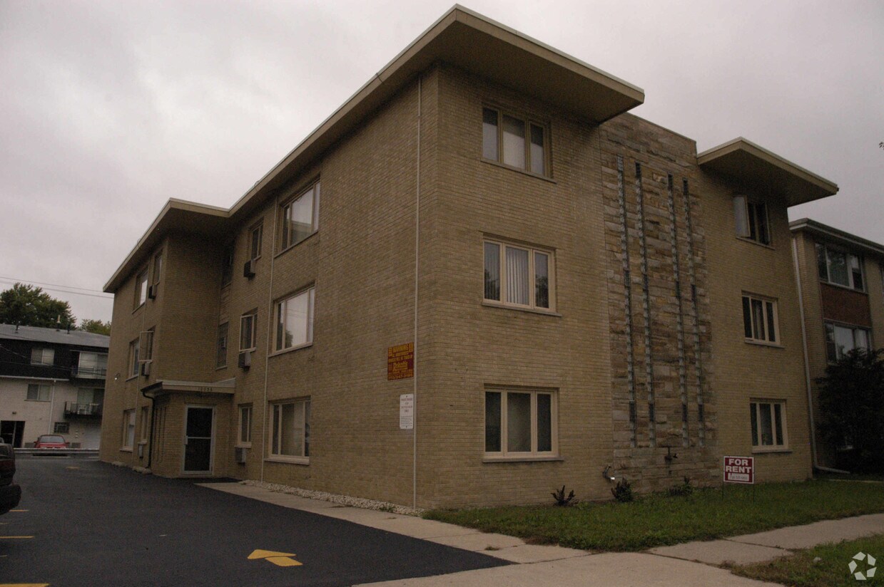 Primary Photo - 10036 S Pulaski Rd