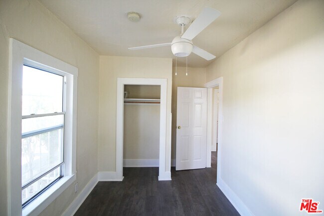 Building Photo - 566 N Juanita Ave