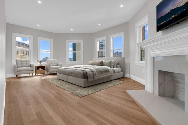 Building Photo - 1396 Beacon St