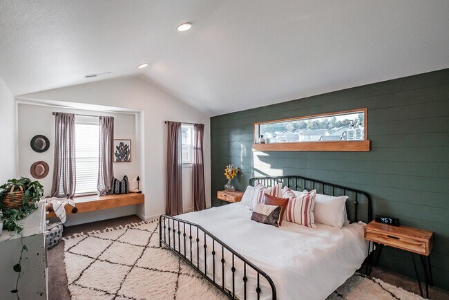 Foto del edificio - Beautiful 3 Bedroom on Large Corner Lot!