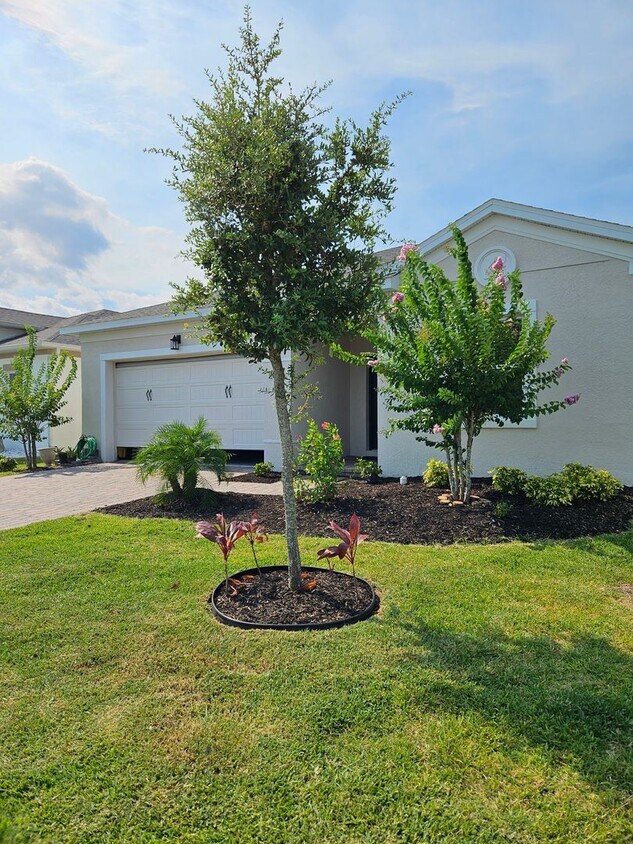 Foto principal - 4 Bedroom 2 bath beautiful spacious home i...