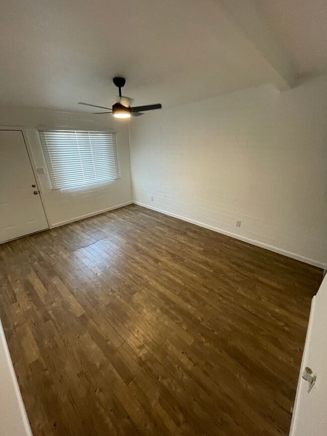Building Photo - READY TO VIEW NOW! 2 Bedroom, 1 Bath Apart...