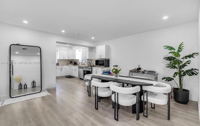 Foto del edificio - 1735 NE 147th St