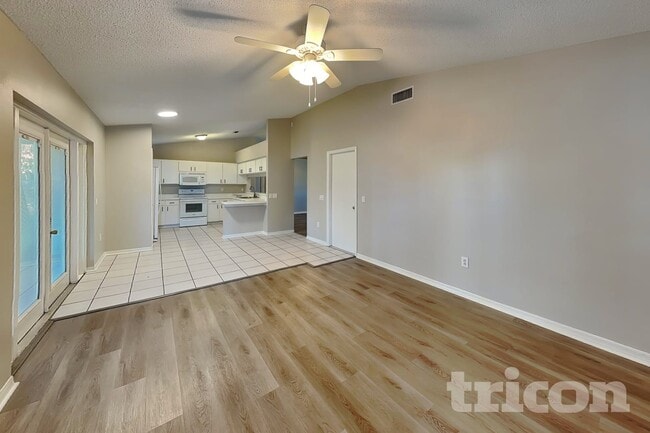 Building Photo - 1817 Landside Dr