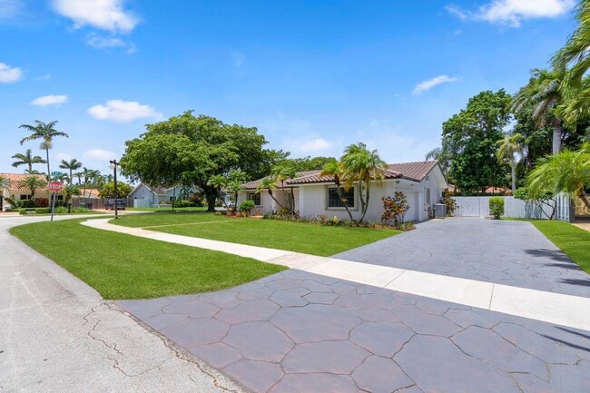 Foto del edificio - 8355 SW 82nd Terrace