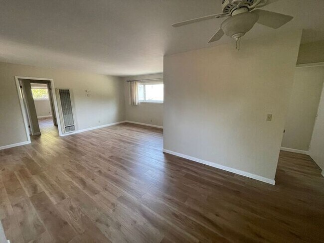 Building Photo - 465 Chiquita Ave