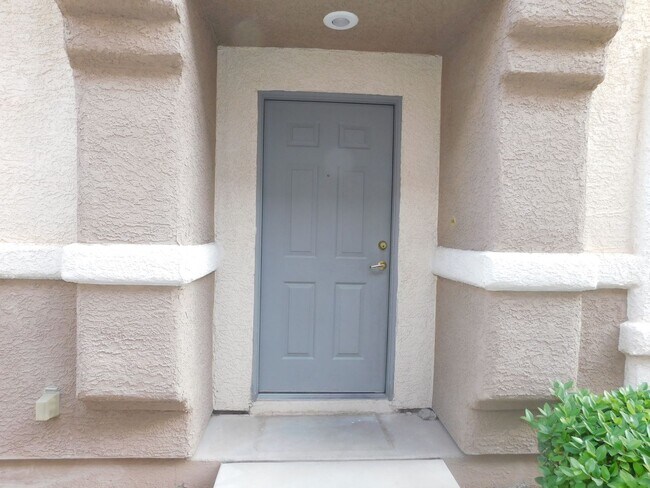 Foto del edificio - Beautiful Townhome!