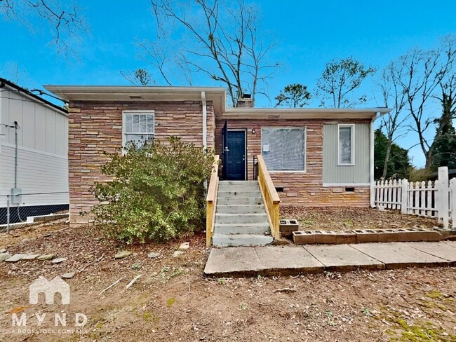 Building Photo - 1284 Westmont Rd SW