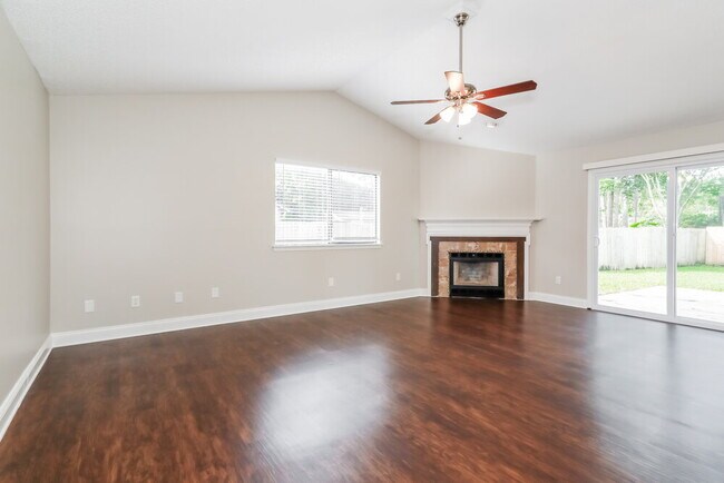 Building Photo - 1752 St Ives Dr