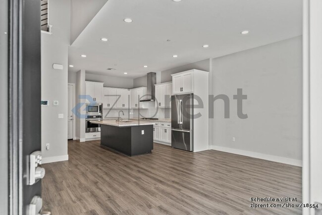 Building Photo - 842 Anson Ln