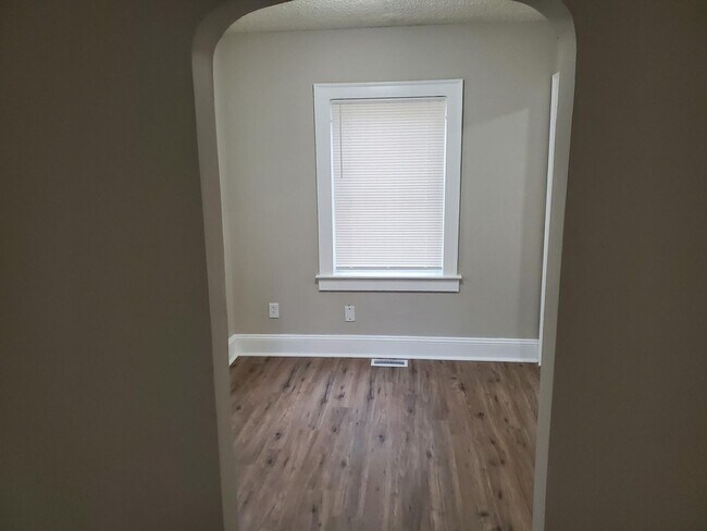 Building Photo - 311 Central Dr