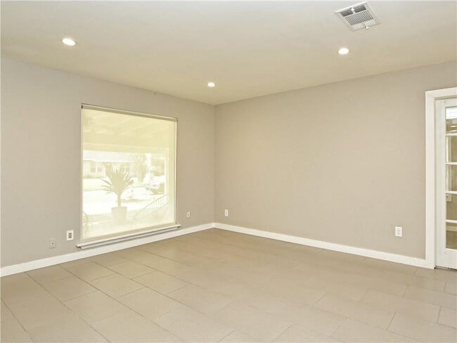 Building Photo - 1406 Green Forest Dr