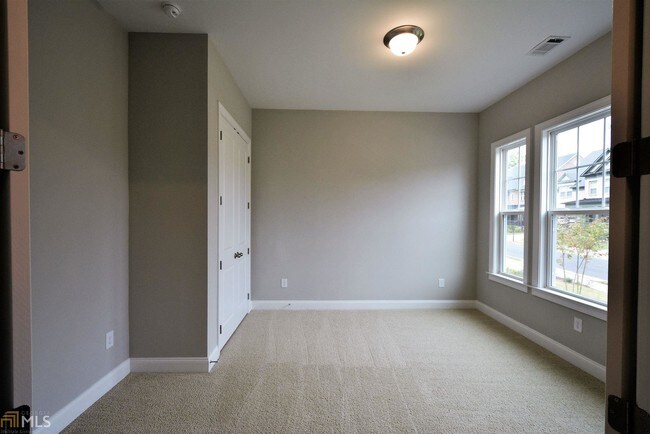 Building Photo - 12180 Cameron Dr