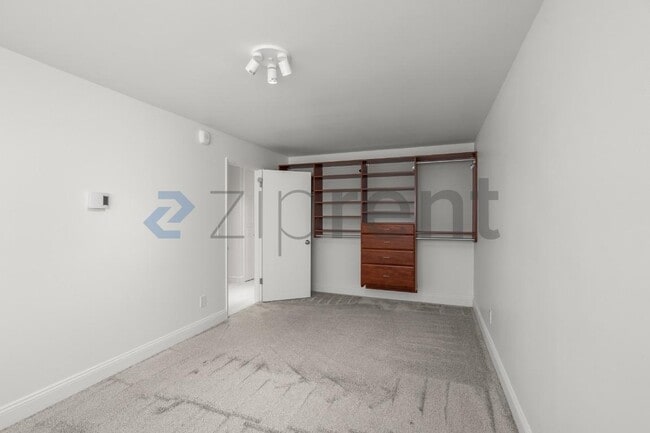 Building Photo - Unit 222