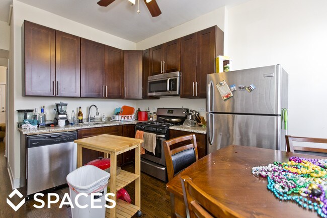 Foto del edificio - 2110 W Division St