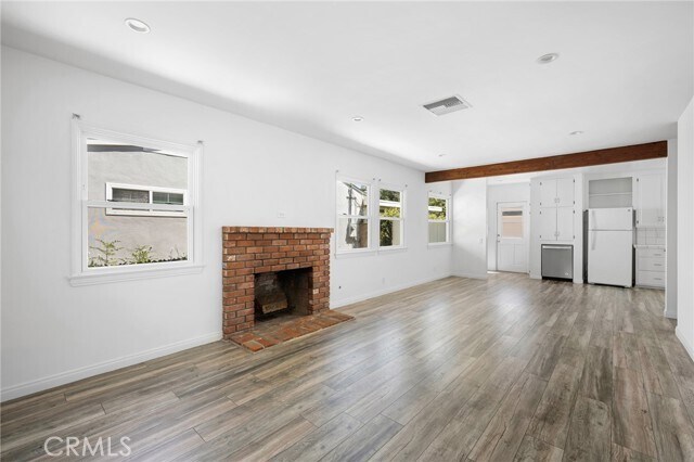 Foto del edificio - 6438 Densmore Ave