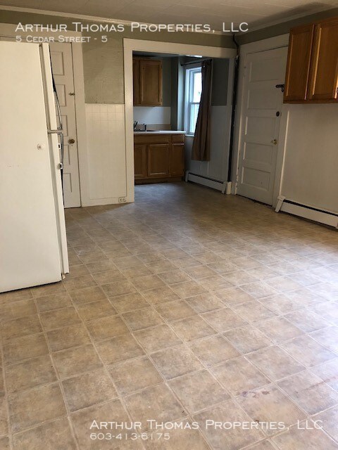 Building Photo - Spacious 3 Bedroom Townhome