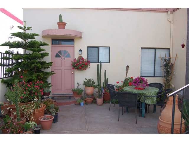 Building Photo - Queenstown Court